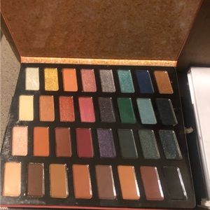 Eyeshadow palette